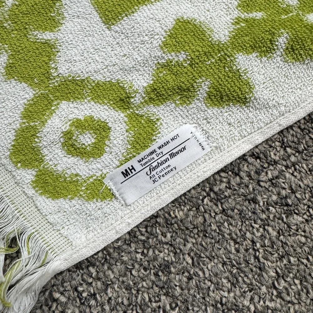Vintage Fashion Manor Bath Towels Decorator Set of 2 Avocado Green Fringe MCM